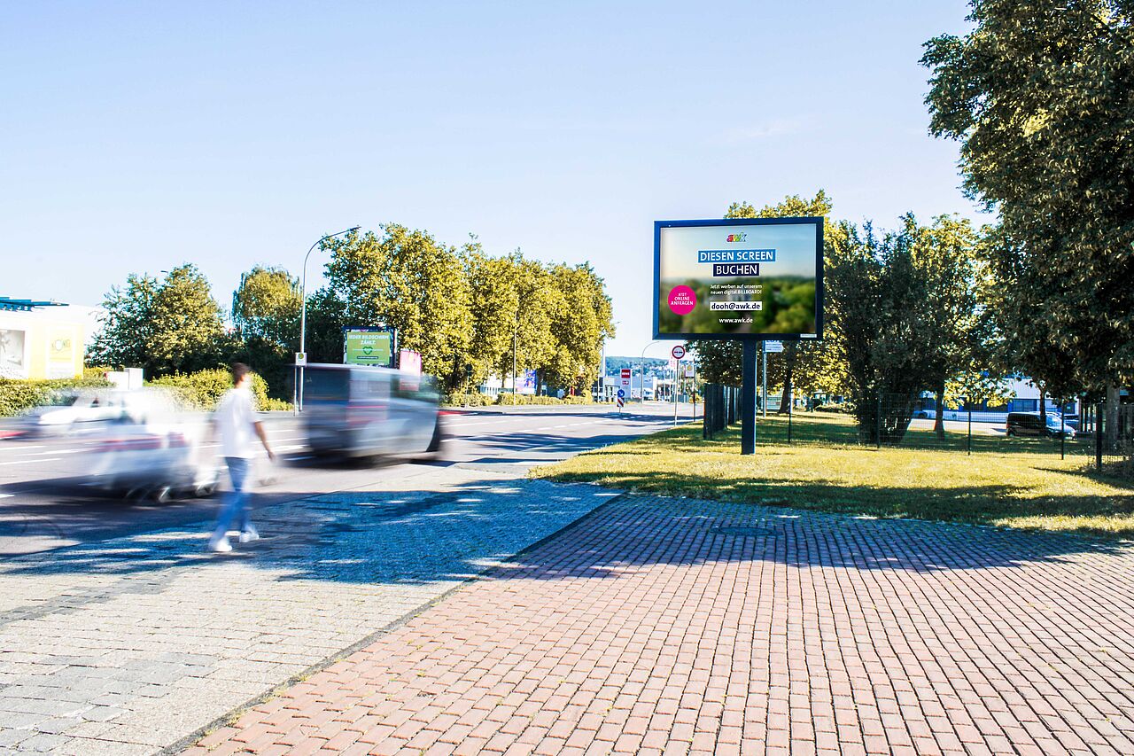Digitale Großfläche an einer Hauptverkehrsstraße - awk Kampagne Digitale Großfläche im Querformat an Hauptverkehrsstraße