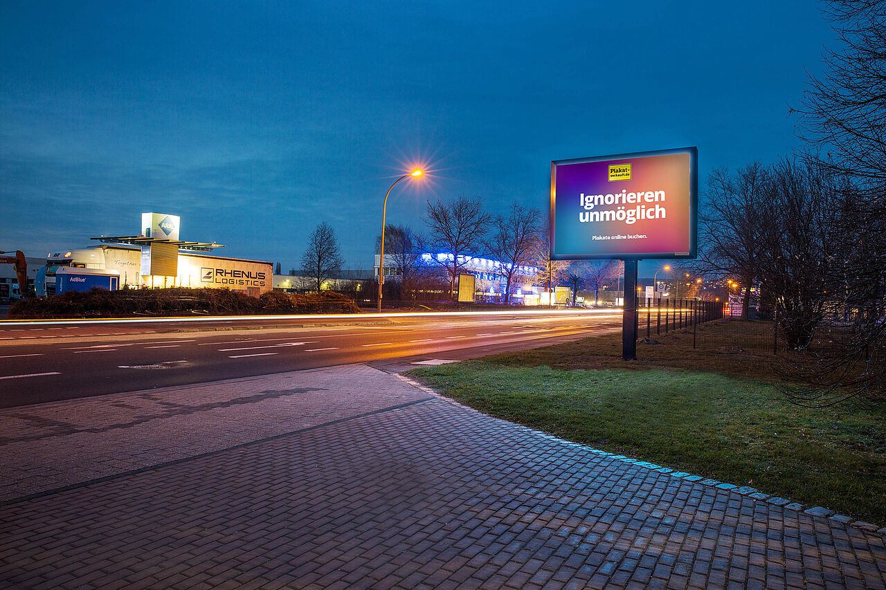 Digitale Großfläche - Kampagne "Ignorieren unmöglich" Digitale Großfläche an Hauptverkehrsstraße