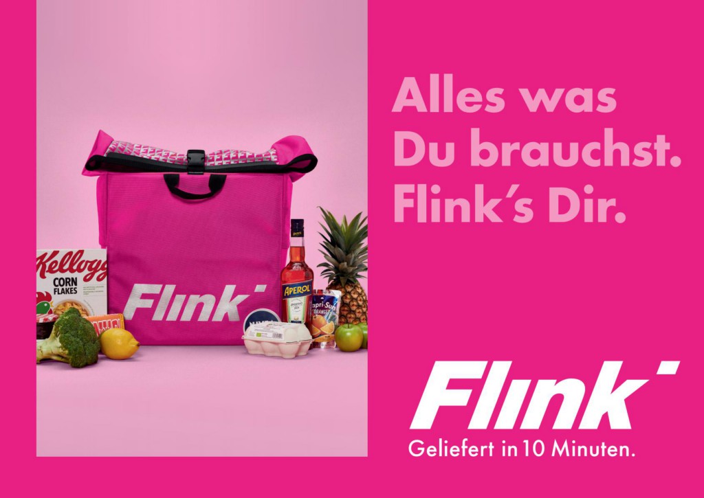 plakat-verkauft.de_start-up_flink Plakatmotiv von Flink mit pinker Einkaufstasche und Lebensmitteln. Slogan: Alles, was du brauchst – Flink’s Dir. Hinweis auf Lieferung in 10 Minuten.