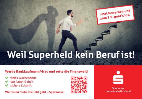 Das Plakatmotiv der Sparkasse Jena-Saale-Holzland trägt den Titel "Weil Superheld kein beruf ist!" und zeigt einen Mann im Anzug der eine Treppe hochgeht. Sein Schatten-Ich trägt einen Superhelden-Umhang.