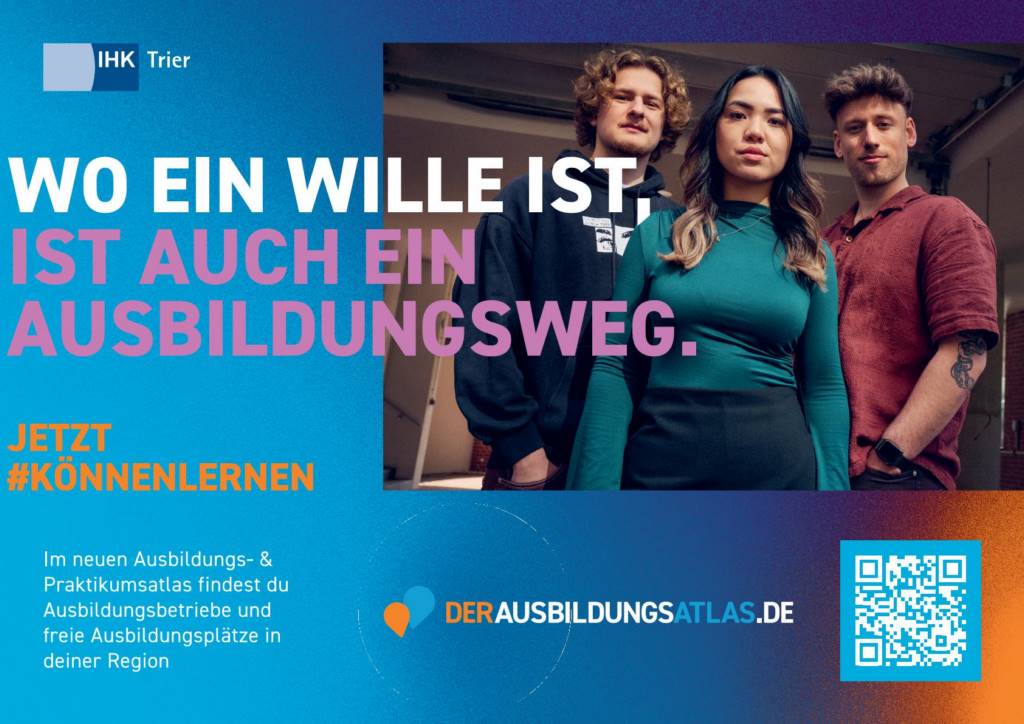 Plakatmotiv von der IHK Trier: Das Motiv zeigt eine Gruppe junger Menschen, darunter zwei männlich und eine weiblich, die mit ernstem Blick in die Kamera schauen. Die Aufschrift lautet: "Wo ein Wille ist, ist auch ein Ausbildungsweg."